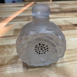 Lalique DAHLIA PERFUME bottle … signed and in perfect condition
